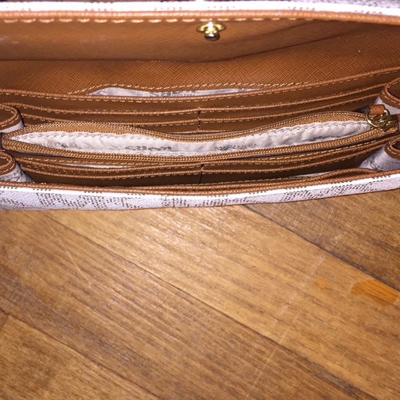 Michael Kors Wallet - Picture 4 of 4